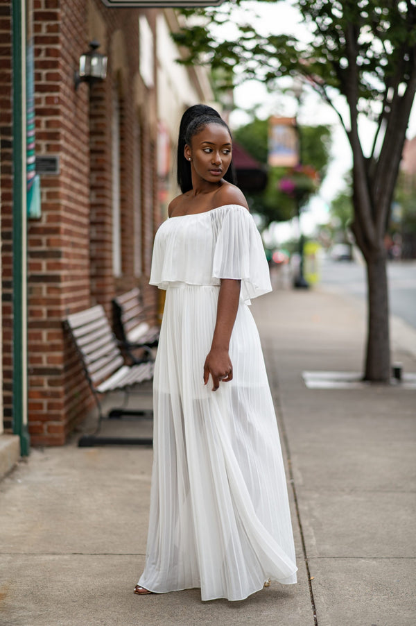 Angel In Disguise Pleated Maxi Dress |White